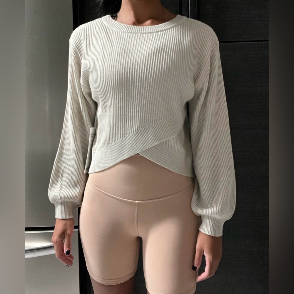 lululemon athletica Light Gray Ribbed Cropped Pullover
